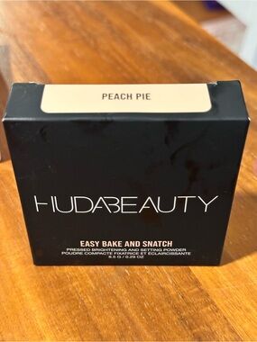 HUDA BEAUTY Peach Pie Easy Bake and Snatch Pressed Brightening & Setting Powder